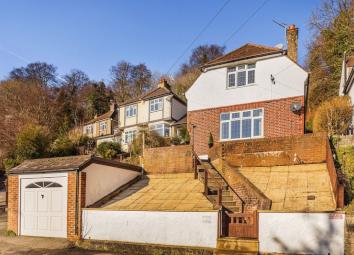 Detached house For Sale in Caterham