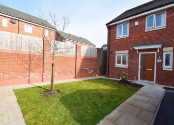 Mews house For Sale in Stoke-on-Trent