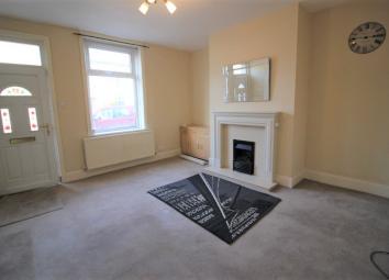 Terraced house To Rent in Glossop