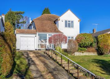 Detached house For Sale in Chislehurst