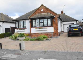 Detached bungalow For Sale in Southend-on-Sea