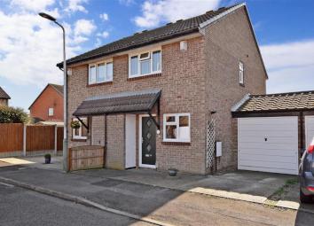 Semi-detached house For Sale in Hornchurch