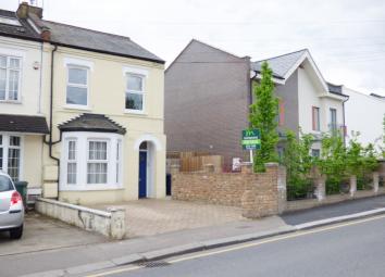 Maisonette For Sale in Barnet