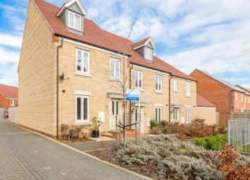Semi-detached house For Sale in Bicester