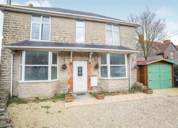 Detached house For Sale in Somerton