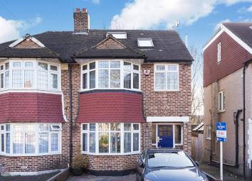 Semi-detached house For Sale in Mitcham