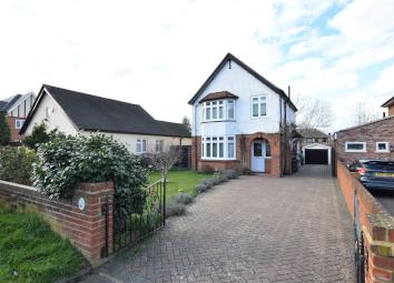 Detached house For Sale in Bracknell