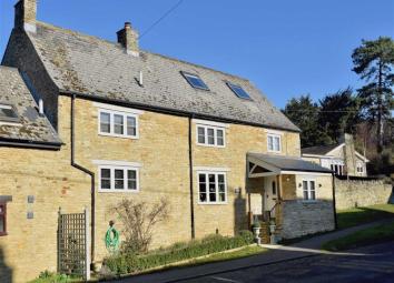 Cottage For Sale in Bicester
