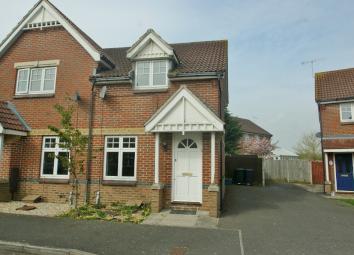 Semi-detached house To Rent in Ashford