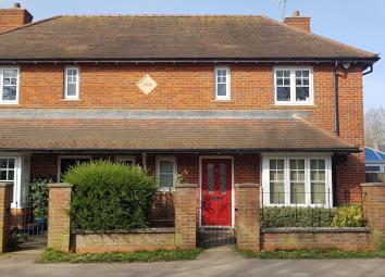 Semi-detached house For Sale in Lingfield