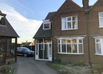 Semi-detached house To Rent in Ripley