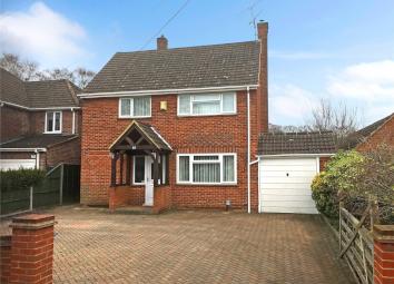 Detached house For Sale in Farnborough