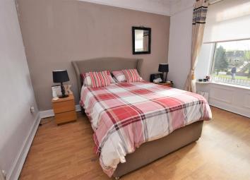 End terrace house For Sale in Shotts