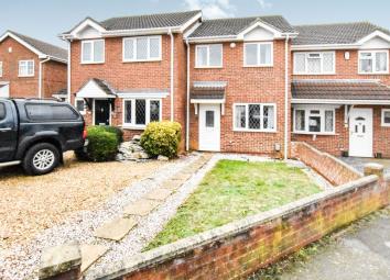 Terraced house For Sale in Bedford