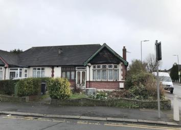Semi-detached bungalow For Sale in Romford