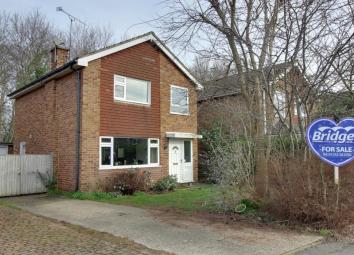 Detached house For Sale in Guildford