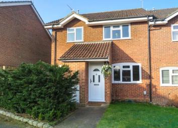 Terraced house To Rent in Yateley