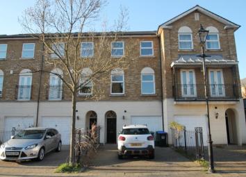 Terraced house To Rent in Surbiton