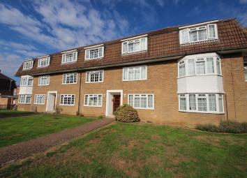 Flat To Rent in Chessington