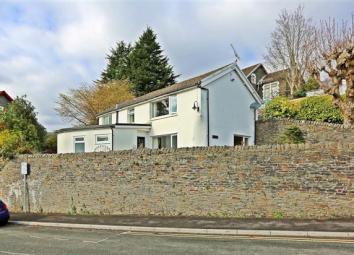 Detached house For Sale in Pontypridd