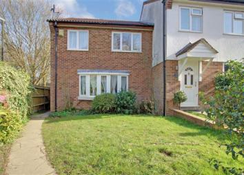 End terrace house For Sale in Crawley