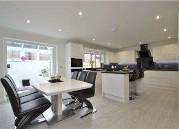 Detached bungalow For Sale in Bath