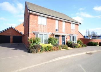 Semi-detached house For Sale in Reading