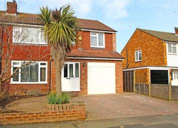 Detached house For Sale in Chertsey