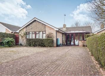Detached bungalow For Sale in Thame
