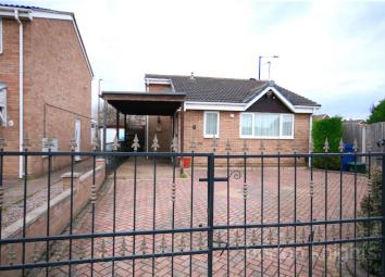 Semi-detached bungalow For Sale in Doncaster