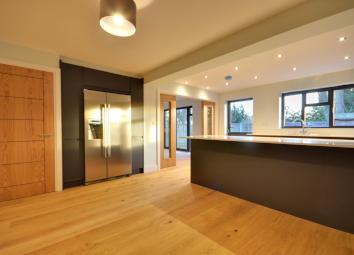 Detached house To Rent in Uxbridge