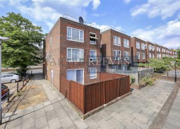 Block of flats To Rent in London