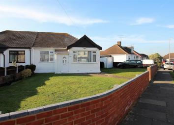 Semi-detached bungalow For Sale in Grays