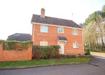 Detached house For Sale in Fleet