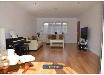 Detached house To Rent in Northwood