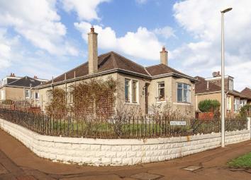 Detached bungalow For Sale in Edinburgh