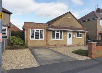 Detached bungalow For Sale in Swindon