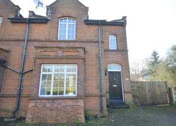 Semi-detached house To Rent in Staines