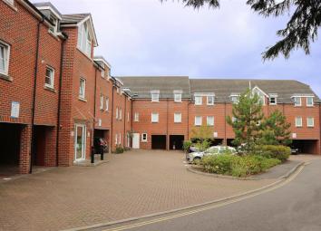 Flat For Sale in Esher