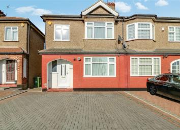 End terrace house To Rent in Harrow
