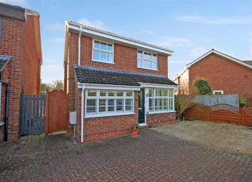 Detached house For Sale in Aylesbury