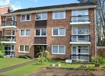 Flat To Rent in Weybridge