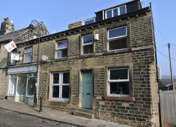 Cottage For Sale in Holmfirth