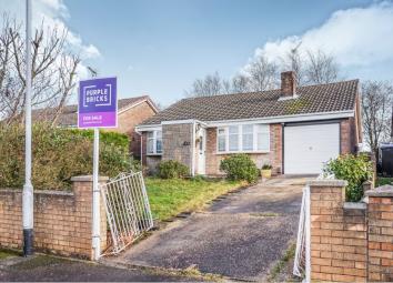 Detached bungalow For Sale in Nottingham