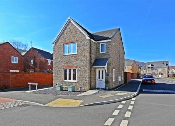 Detached house For Sale in Pontypridd