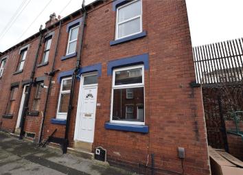 Detached house To Rent in Leeds