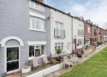 End terrace house For Sale in Hyde
