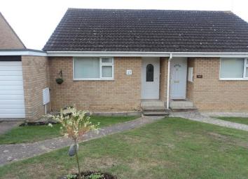 Semi-detached bungalow To Rent in Gloucester
