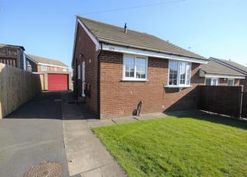 Semi-detached bungalow For Sale in Huddersfield