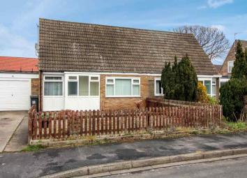 Semi-detached bungalow To Rent in York